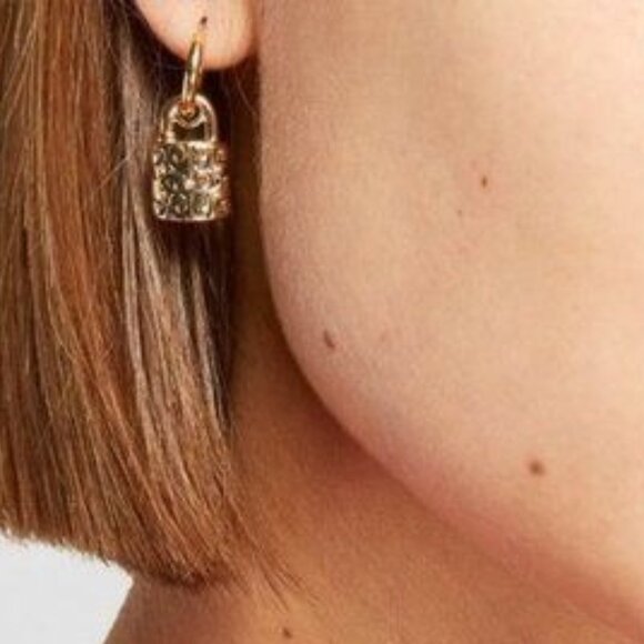 COACH Earrings Quilted Padlock Key Mismatch Earrings Gold Signature Logo - Picture 11 of 12